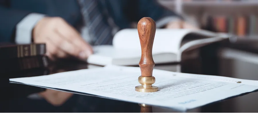 Avocat gérant un contrat en droit de la famille
