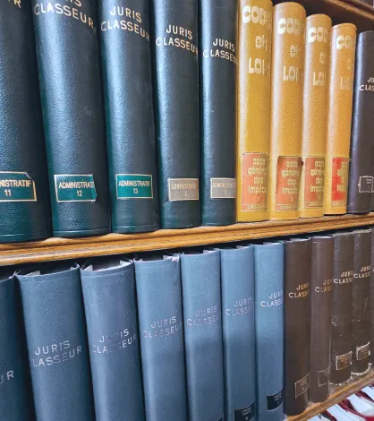 Photo de codes en droit des contrats