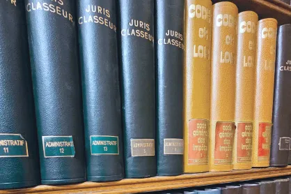 Photo de codes en droit des contrats