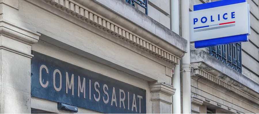 Devanture de commissariat de police