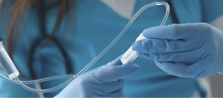 Photo d'infirmière dispensant des soins médicaux